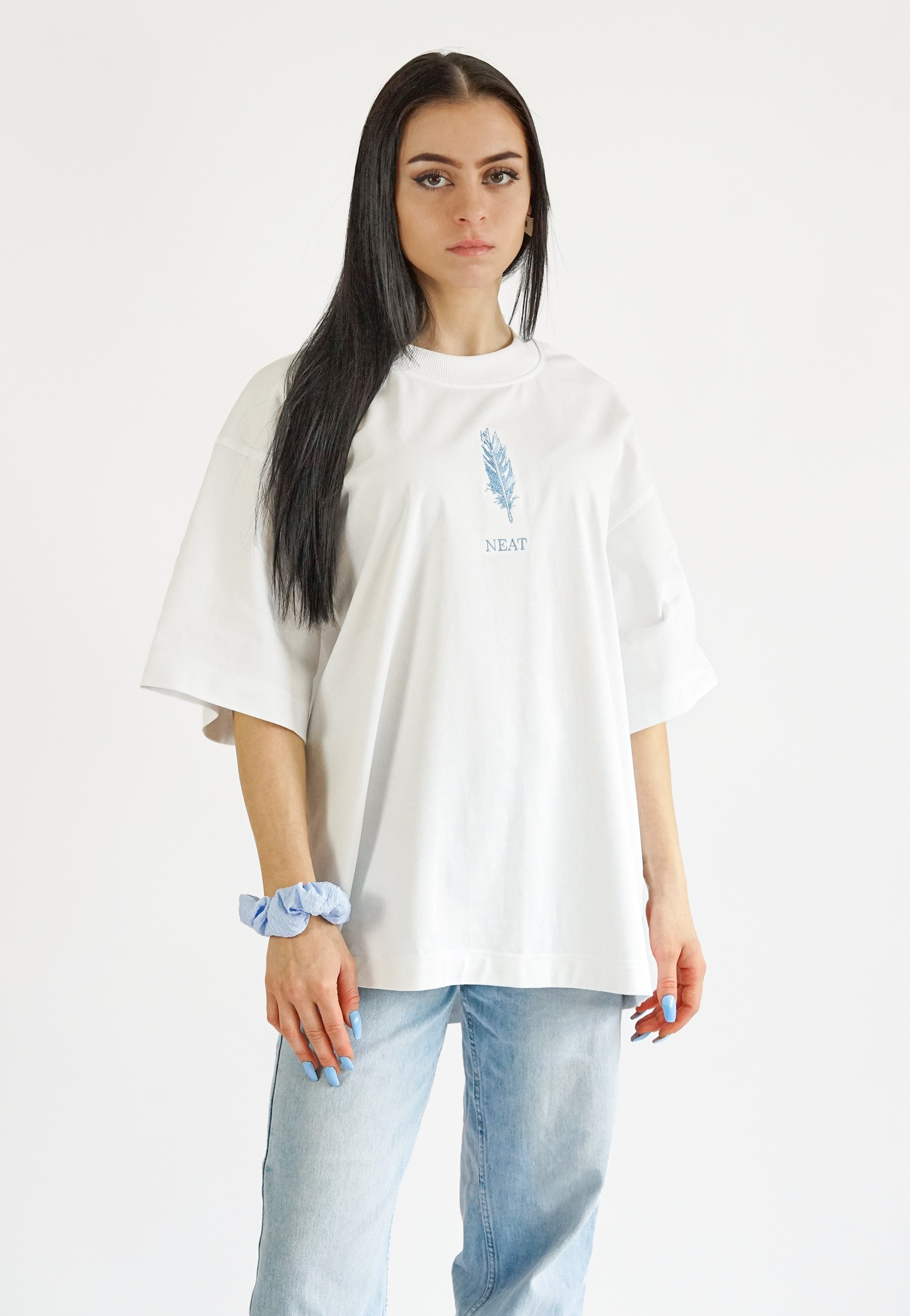 T-shirt white feather