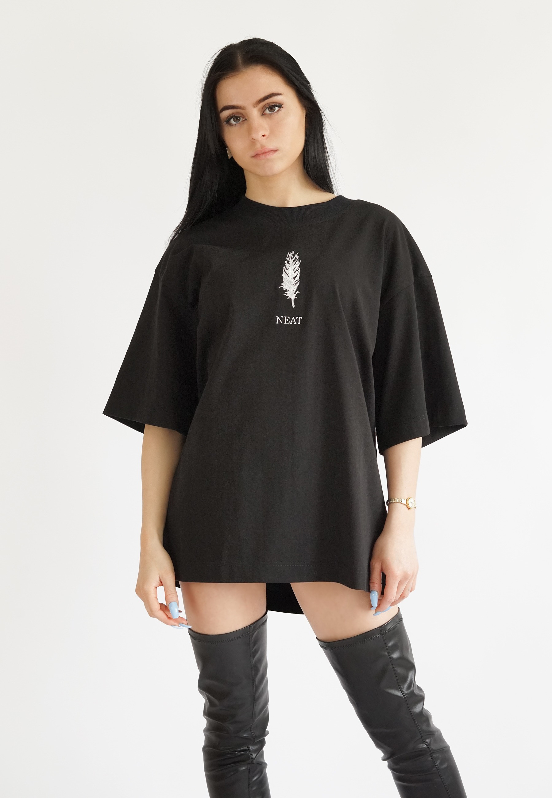 T-shirt black feather